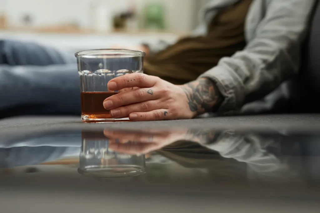 Warum trinken Männer nach Trennung - Die Vorurteile und die Gründe dahinter
